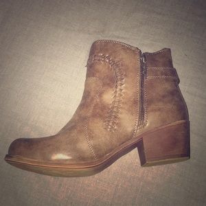 Roxy Farm Style Boots